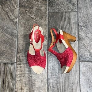 Earthies Red leather and Woven Slingback Sandals w/Wooden 3.5”Heel, 1”platform.